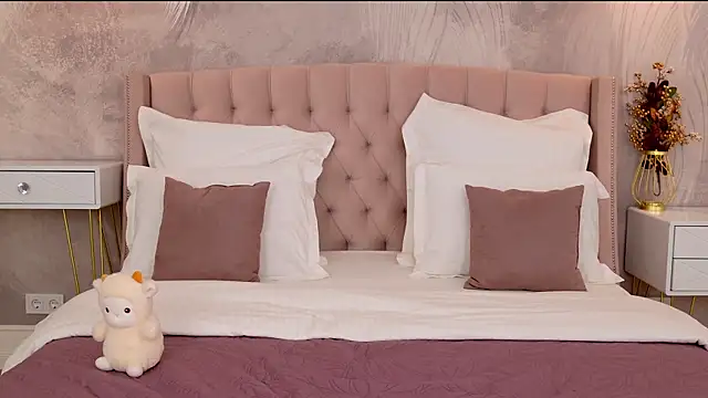 VanessaFields online show from November 2, 3:15 pm