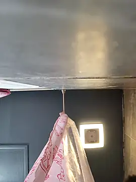 chocolate bella online show from April 26, 9:45 pm