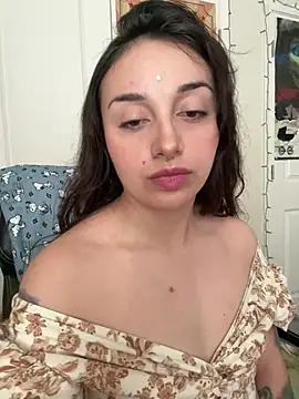 CharmingMaddie online show from April 22, 5:43 pm