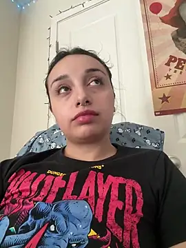 CharmingMaddie online show from April 24, 5:05 pm