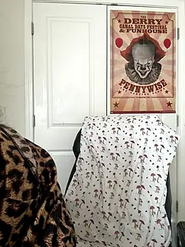 CharmingMaddie online show from December 17, 4:55 pm