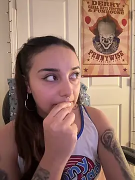 CharmingMaddie online show from April 17, 11:51 pm