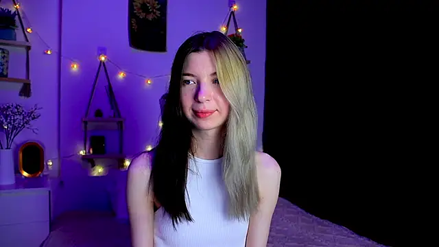Snapshot of EmmieBlade chatting on October 17, 7:28 pm EmmieBlade online show from October 17, 7:28 pm