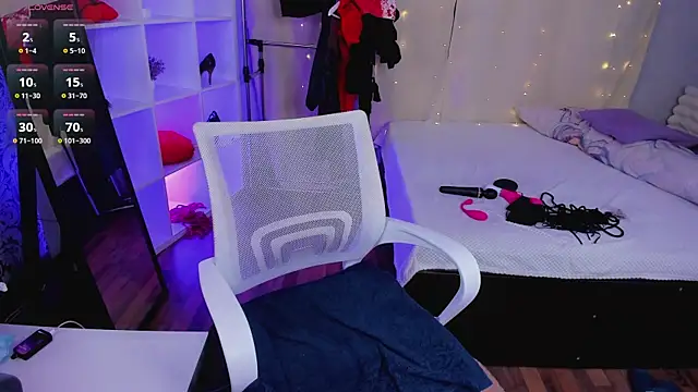 Emma Brewn online show from April 29, 9:56 am