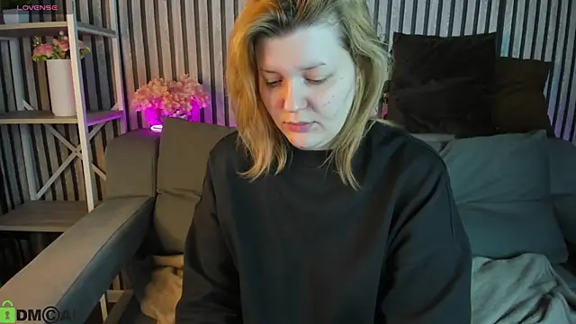 Michele Greenn online show from April 21, 1:09 am