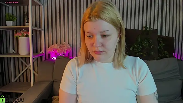 Michele Greenn online show from April 26, 1:03 am