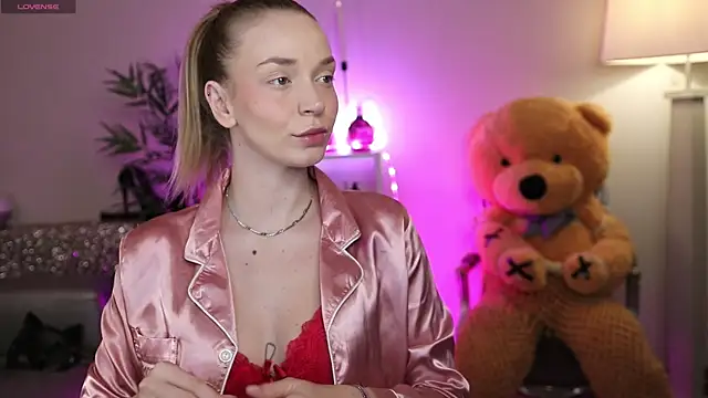 NovaHollisx online show from April 23, 4:42 am