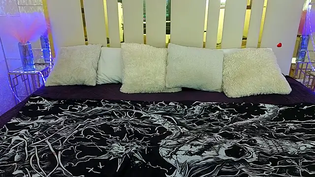 Clumsy Nana online show from April 21, 1:07 pm