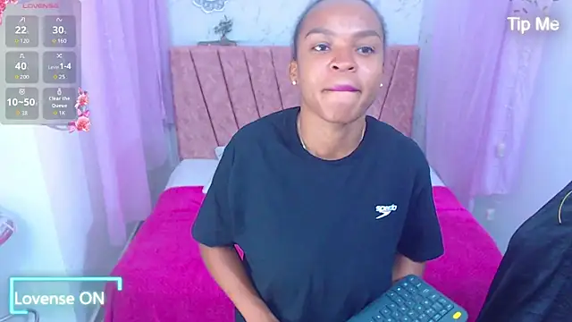 mia  thomson  online show from April 8, 2:46 am