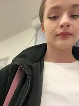 Snapshot of KittyQueeny chatting on September 17, 2:15 pm KittyQueeny online show from September 17, 2:15 pm