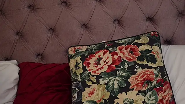 JenniferLovve online show from February 7, 7:12 am