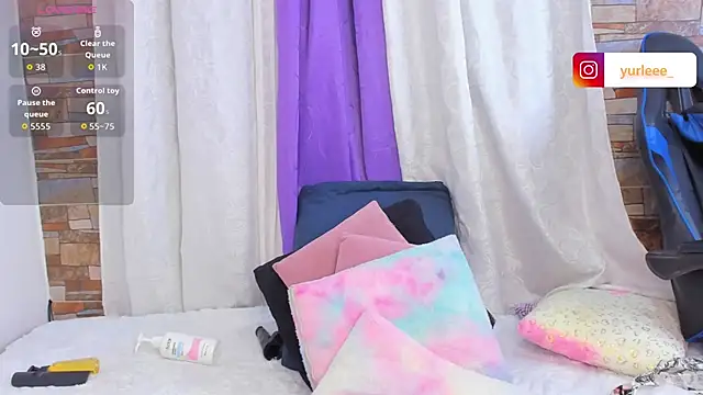 Brandy brown  online show from April 20, 11:08 pm