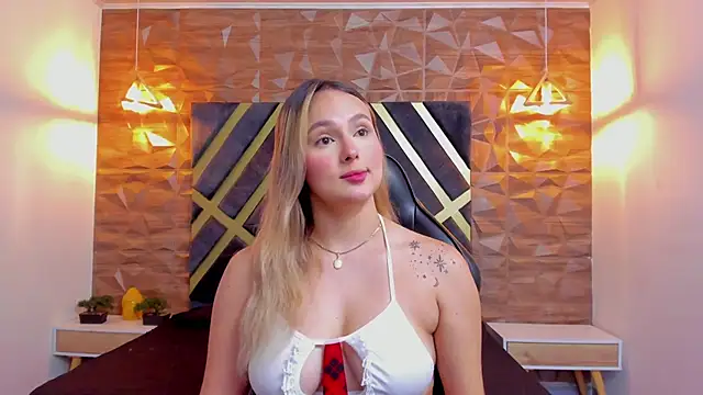 Emmaa white  online show from April 22, 5:21 pm