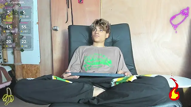 spicy adonhis online show from November 18, 12:28 pm