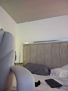 mia everly online show from March 11, 5:44 am