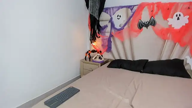 Emily Kurth online show from October 3, 3:44 am