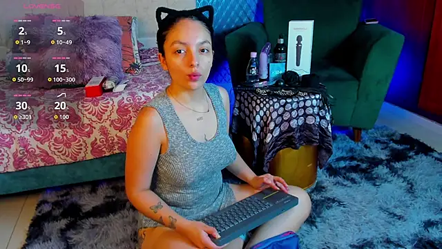 Snapshot of thania_777 chatting on October 9, 10:58 pm thania 777 online show from October 9, 10:58 pm