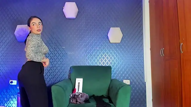 Snapshot of thania_777 chatting on October 7, 4:22 pm thania 777 online show from October 7, 4:22 pm