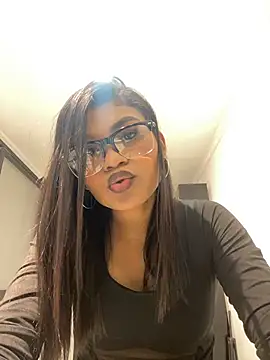 AlaiaMoretti online show from November 9, 3:13 am