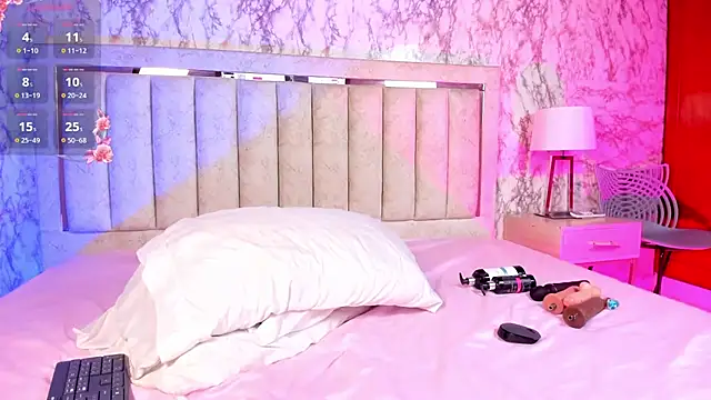 AlaiaMoretti online show from December 5, 4:45 am