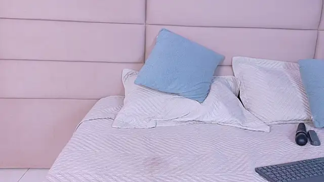 ZoehAngel online show from April 24, 12:30 pm