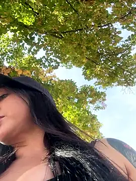 Ninabigtitied online show from September 13, 4:04 pm