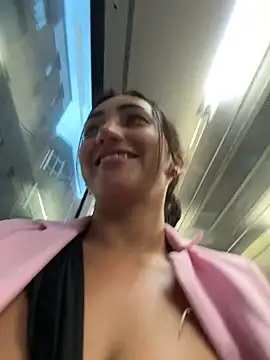 Ninabigtitied online show from December 5, 6:09 pm