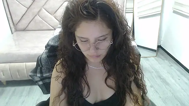 Velvet Moon V online show from March 26, 7:59 pm