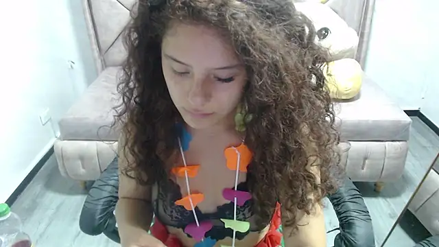 Velvet Moon V online show from October 31, 1:59 pm