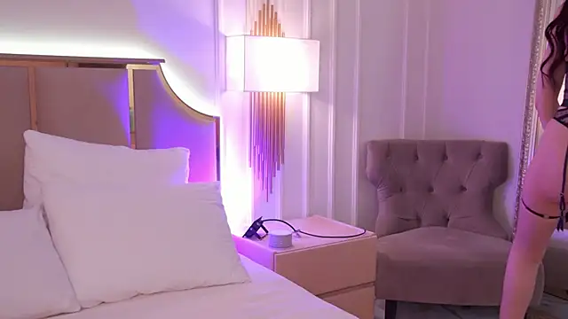 AlanaHurd online show from April 21, 3:30 pm