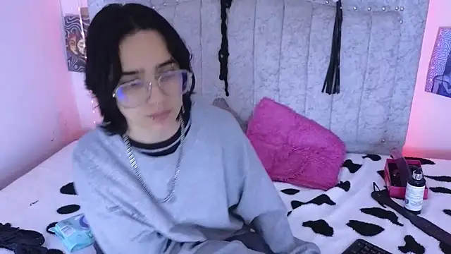 katalinathxandbritney1 online show from September 14, 12:52 am