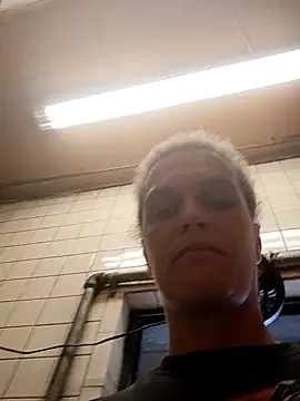 sarahkat86 online show from December 15, 8:14 pm