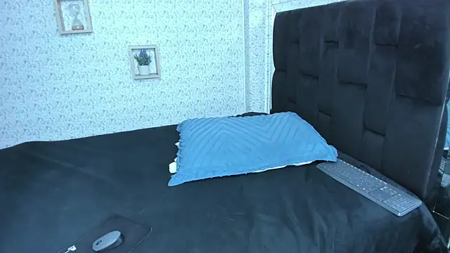 lisa logan online show from October 5, 4:39 am