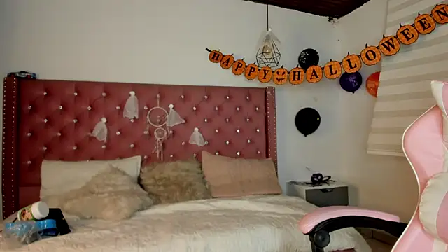 Jade rey  online show from November 4, 3:55 am