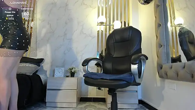 Ariagh  online show from November 18, 7:26 pm