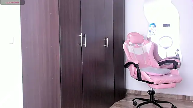 kendal hot01 online show from April 27, 9:23 pm