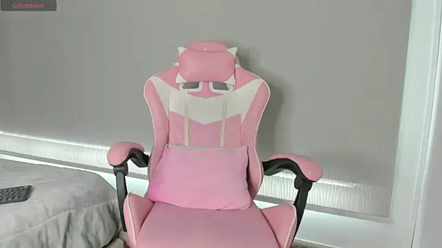 kendal hot01 online show from November 28, 7:28 pm