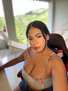 samanthahut1 online show from April 25, 9:01 pm