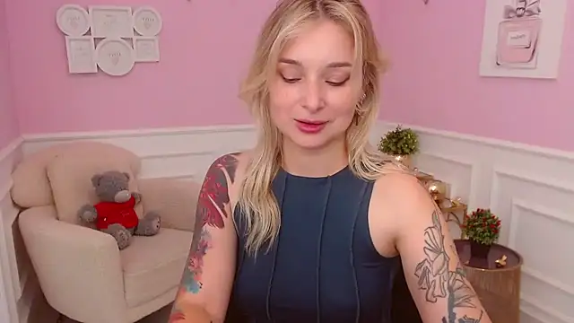 LilFleurish online show from June 10, 4:44 am
