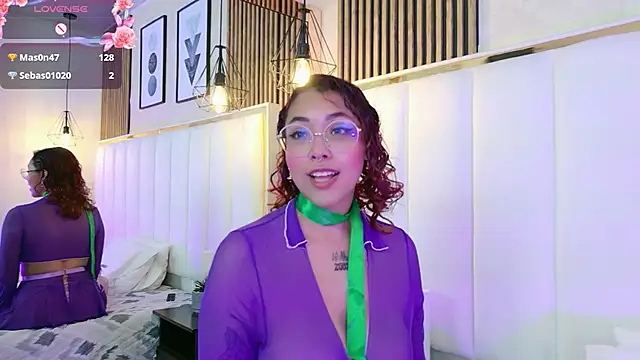 Snapshot of Olivejoness chatting on October 5, 5:12 am Olivejoness online show from October 5, 5:12 am
