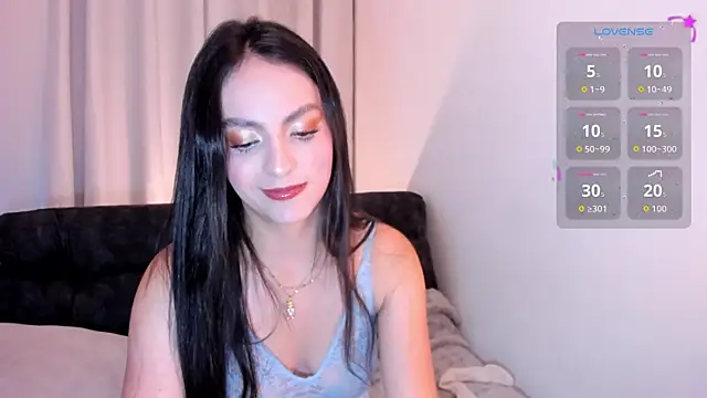 sarah saenz  online show from April 28, 5:55 am