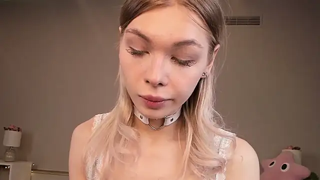 Blondy Fina online show from April 22, 11:40 am