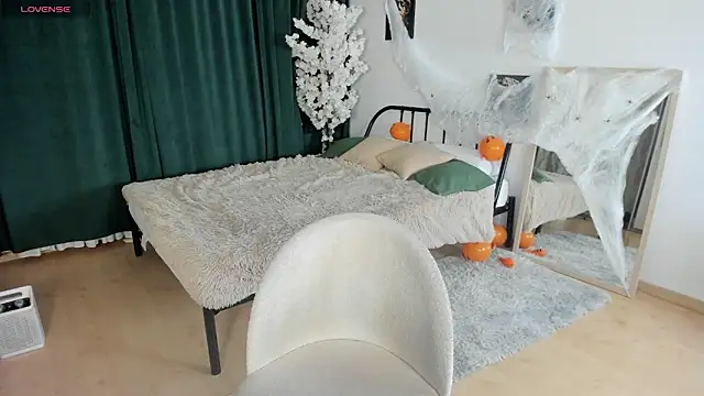 LiliaMoons online show from October 31, 10:19 am