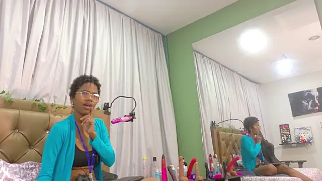 Snapshot of didoelizabeth chatting on October 4, 1:39 pm didoelizabeth online show from October 4, 1:39 pm