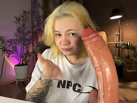 MoonIvy  online show from March 6, 6:14 pm