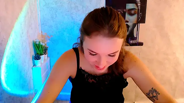 JuliaTopp  online show from October 11, 8:08 am