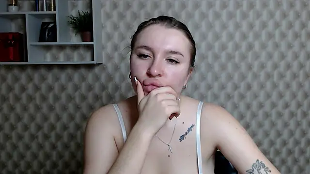 JuliaTopp  online show from December 17, 7:29 pm