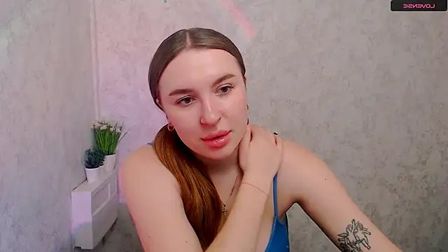 JuliaTopp  online show from March 11, 7:45 am