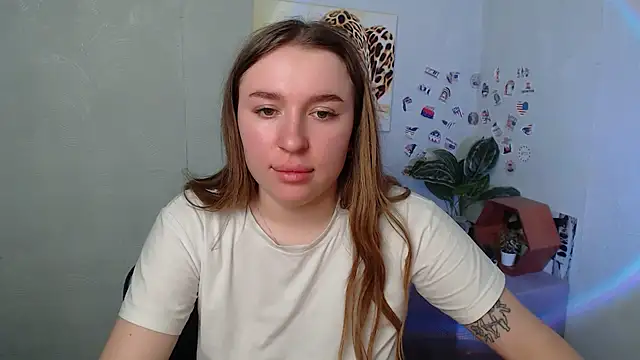 JuliaTopp  online show from March 4, 9:16 am