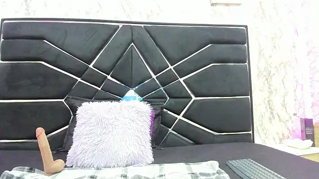 Snapshot of LITTLESUSSYY_ chatting on October 2, 12:10 pm LITTLESUSSYY online show from October 2, 12:10 pm